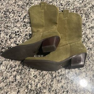 Great condition Western Green block heel boots very much still New